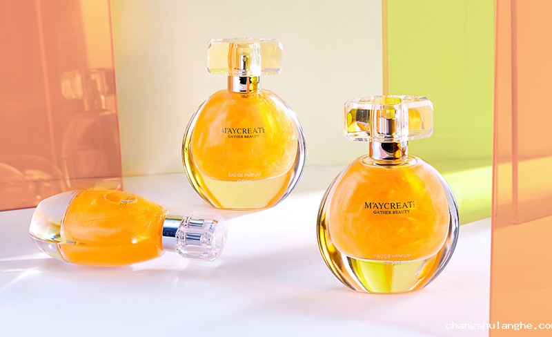 产香水后起直追?香水品类里能诞生一个完美日记吗? 产香水后起直追?香水品类里能诞生一个完美日记吗?