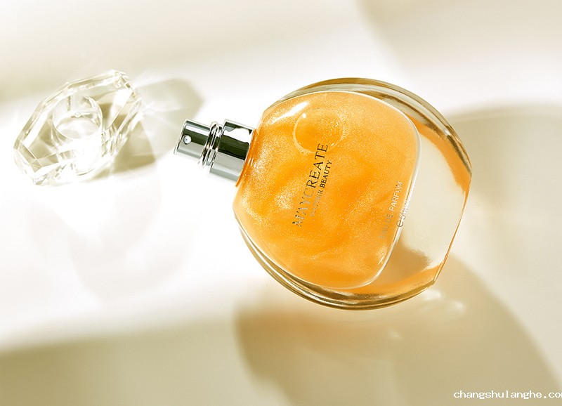 产香水后起直追?香水品类里能诞生一个完美日记吗? 产香水后起直追?香水品类里能诞生一个完美日记吗?