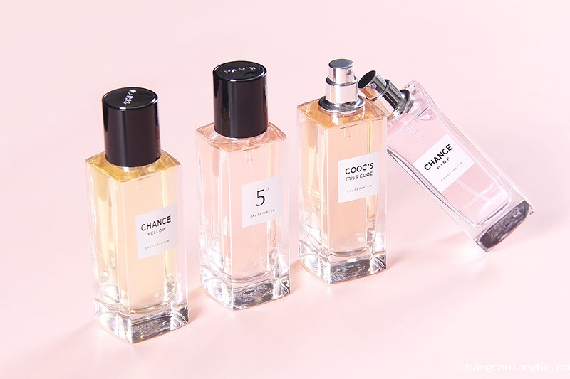 产香水后起直追?香水品类里能诞生一个完美日记吗? 产香水后起直追?香水品类里能诞生一个完美日记吗?