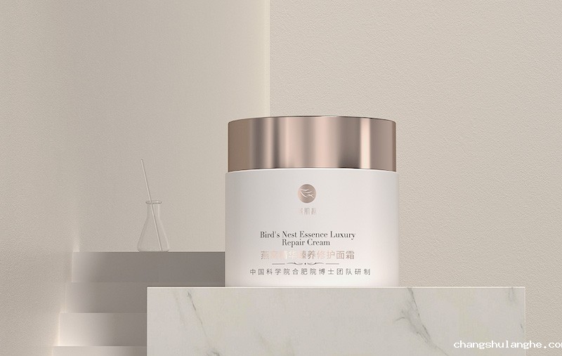 欧莱雅集团推出第一个完全由回收塑料制作的化妆品包装瓶 欧莱雅集团推出第一个完全由回收塑料制作的化妆品包装瓶