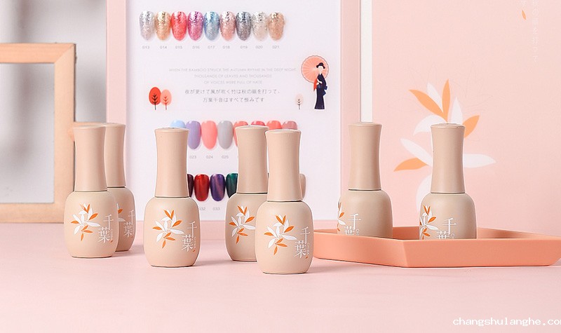 众多品牌推出指甲油指尖上的世界 众多品牌推出指甲油指尖上的世界