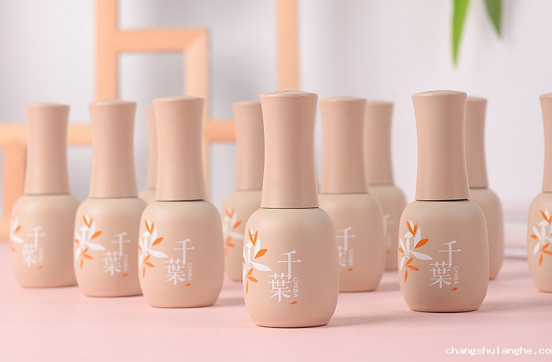 众多品牌推出指甲油指尖上的世界 众多品牌推出指甲油指尖上的世界