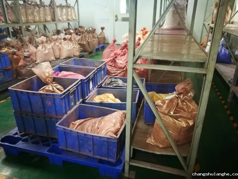 化妆品一路向贵,但你的脸真的价值百万吗? 化妆品一路向贵,但你的脸真的价值百万吗?