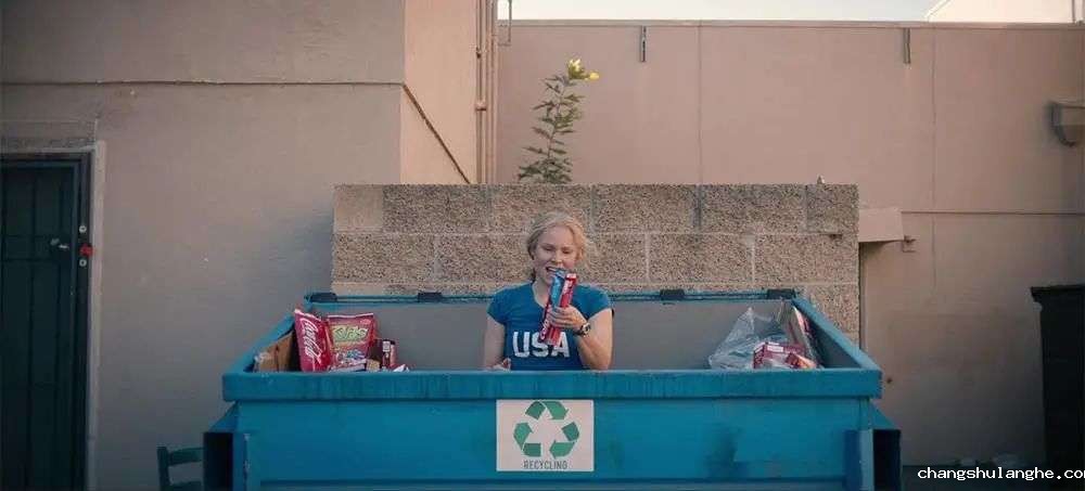 再也不用「挤牙膏」,高露洁换上的「润滑剂」包装,让牙膏从此一滴不剩 再也不用「挤牙膏」,高露洁换上的「润滑剂」包装,让牙膏从此一滴不剩