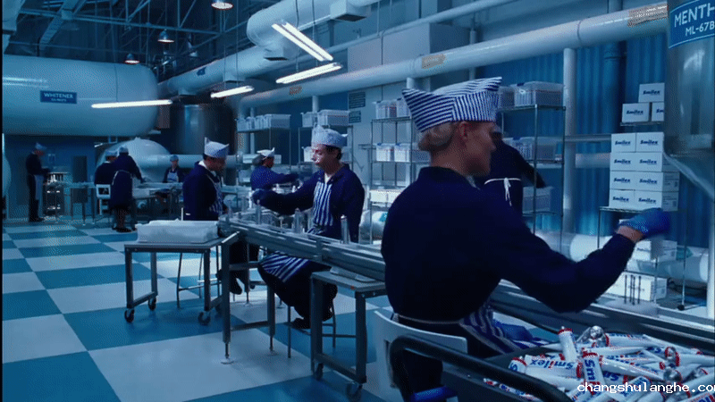 再也不用「挤牙膏」,高露洁换上的「润滑剂」包装,让牙膏从此一滴不剩 再也不用「挤牙膏」,高露洁换上的「润滑剂」包装,让牙膏从此一滴不剩