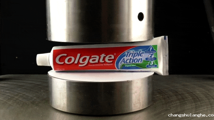 再也不用「挤牙膏」,高露洁换上的「润滑剂」包装,让牙膏从此一滴不剩 再也不用「挤牙膏」,高露洁换上的「润滑剂」包装,让牙膏从此一滴不剩