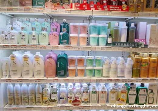 这届年轻人,还在为买洗发水头疼 这届年轻人,还在为买洗发水头疼