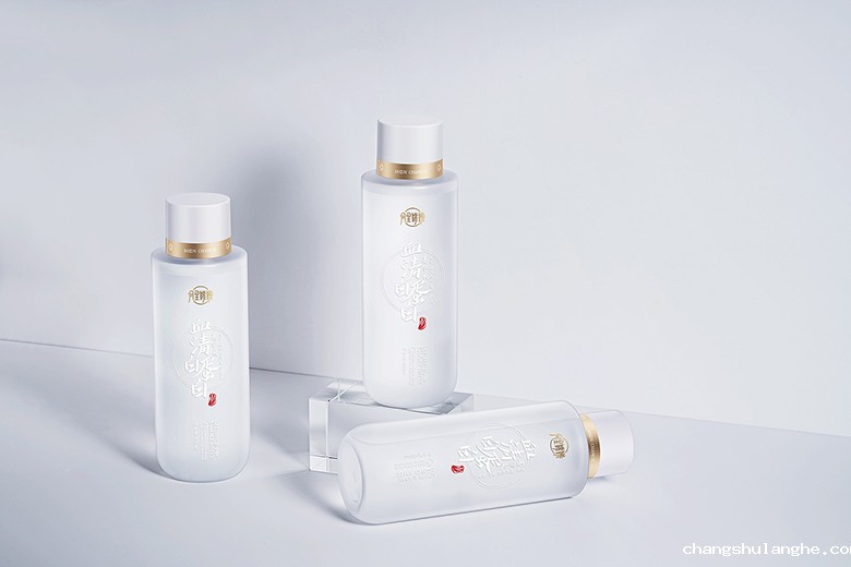 亚克力瓶兼具塑料与玻璃特性 亚克力瓶兼具塑料与玻璃特性